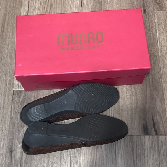 Munro DANA shoes Leopard Fabric 9.5 M. Mint condition. Worn once at most. In Box - Picture 7 of 10